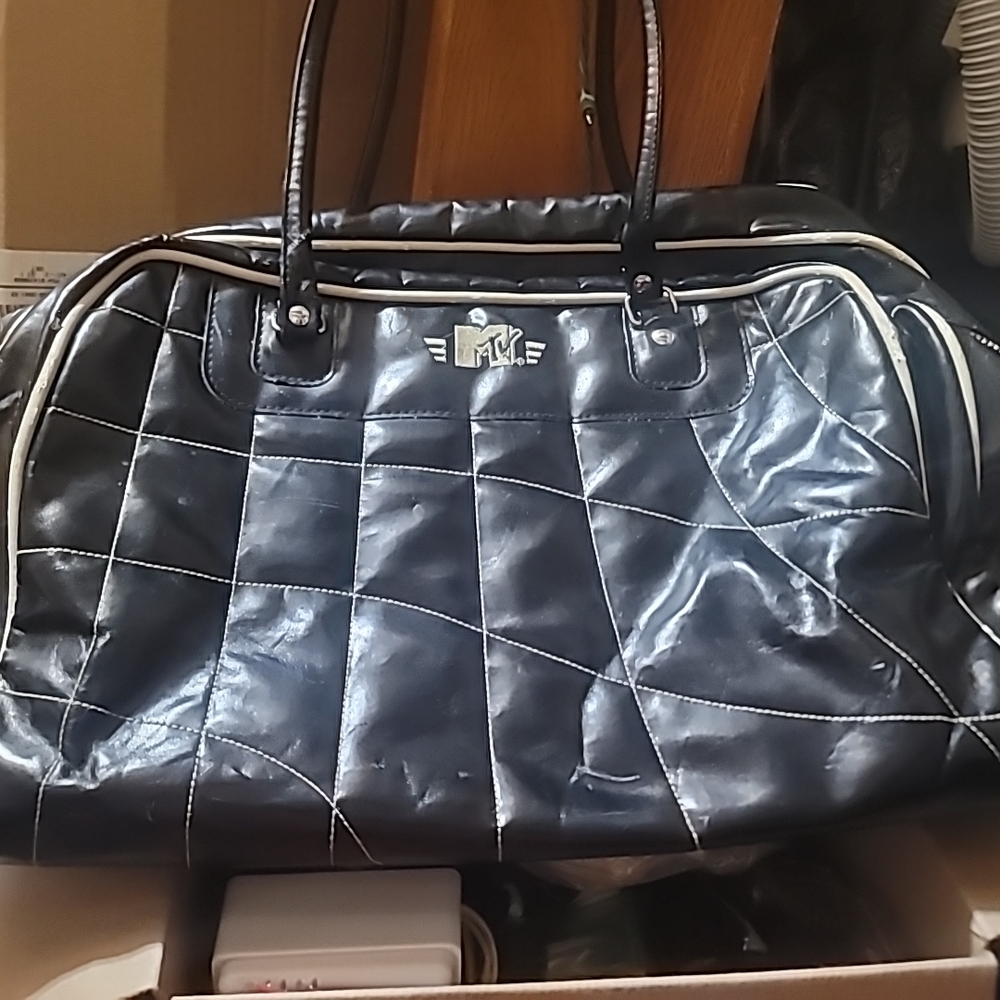 MTV Black Quilted Travel Bag
